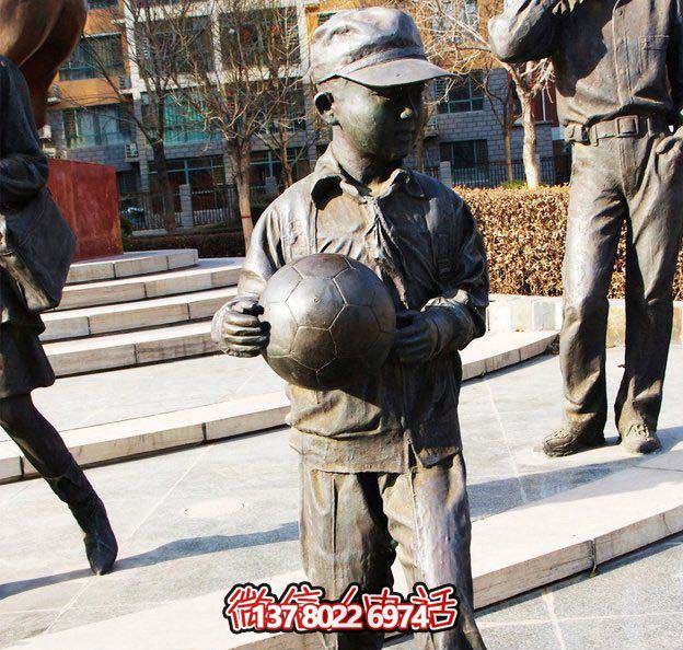 鑄銅雕塑，點綴小學(xué)廣場，傳遞小學(xué)生足球精神