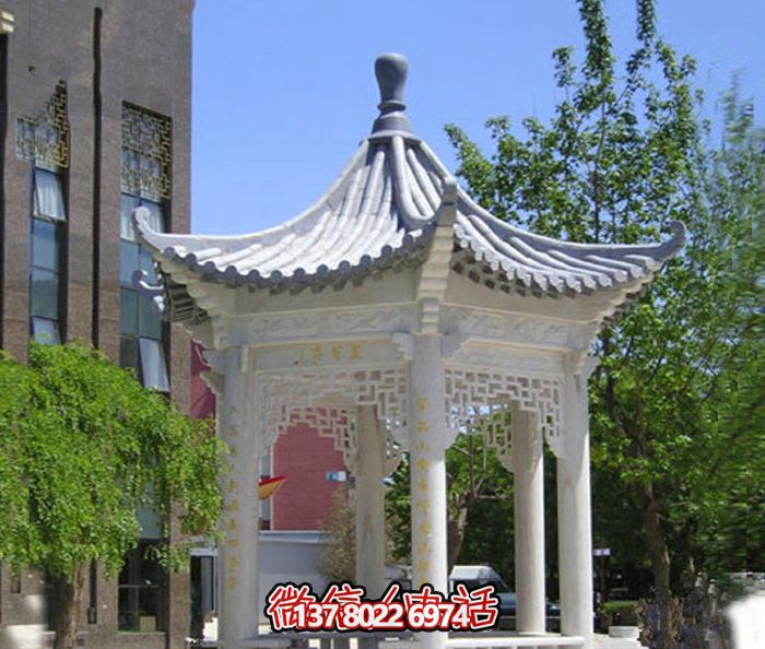 精美漢白玉鏤空涼亭，為校園休息區(qū)提供清涼休息空間