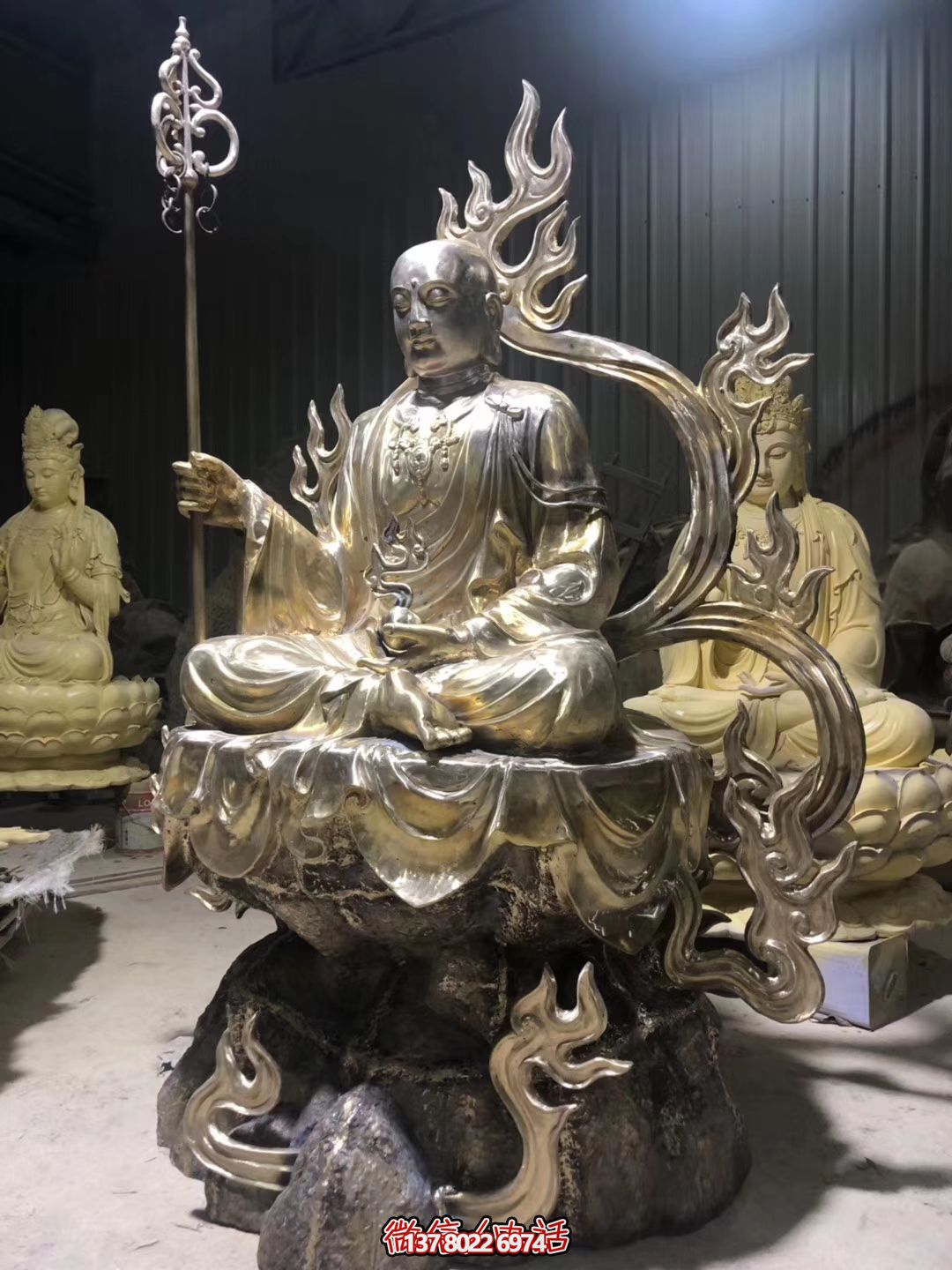 游覽地藏王大型寺廟景區(qū)，感受精美雕塑的神秘魅力