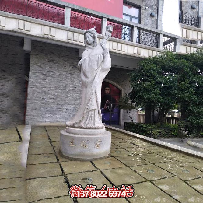 傳承歷史的美，贊美女王的神奇雕像