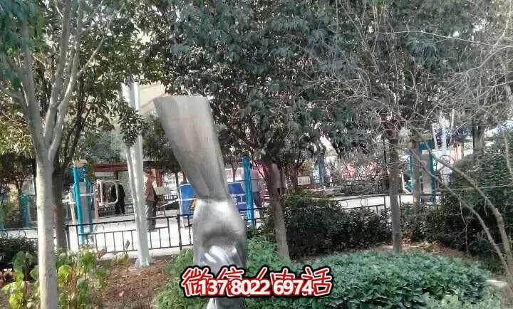 不銹鋼兒童雕塑——讓孩子們在學(xué)校里拉大手，拋光小手