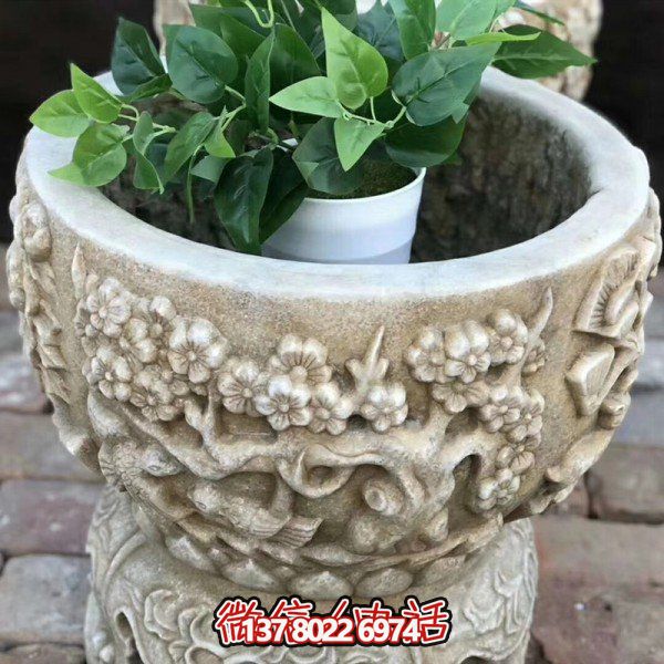 精美藝術石雕花盆，讓繁復多彩的花紋與浮雕結合，打造出精美的大理石雕塑