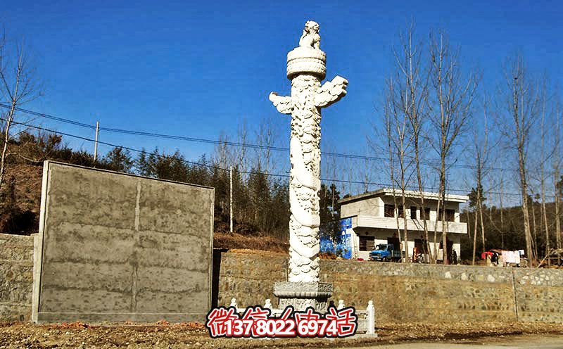 漢白玉華表雕塑，點綴農(nóng)村廣場