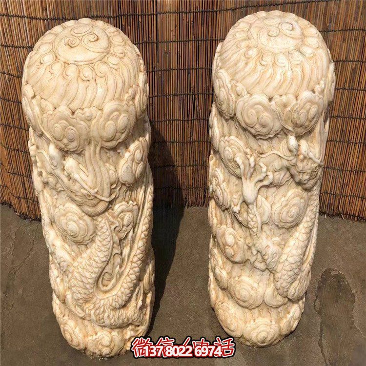 精美石柱浮雕擺件，添上龍庭院門口的濃濃文化氣息
