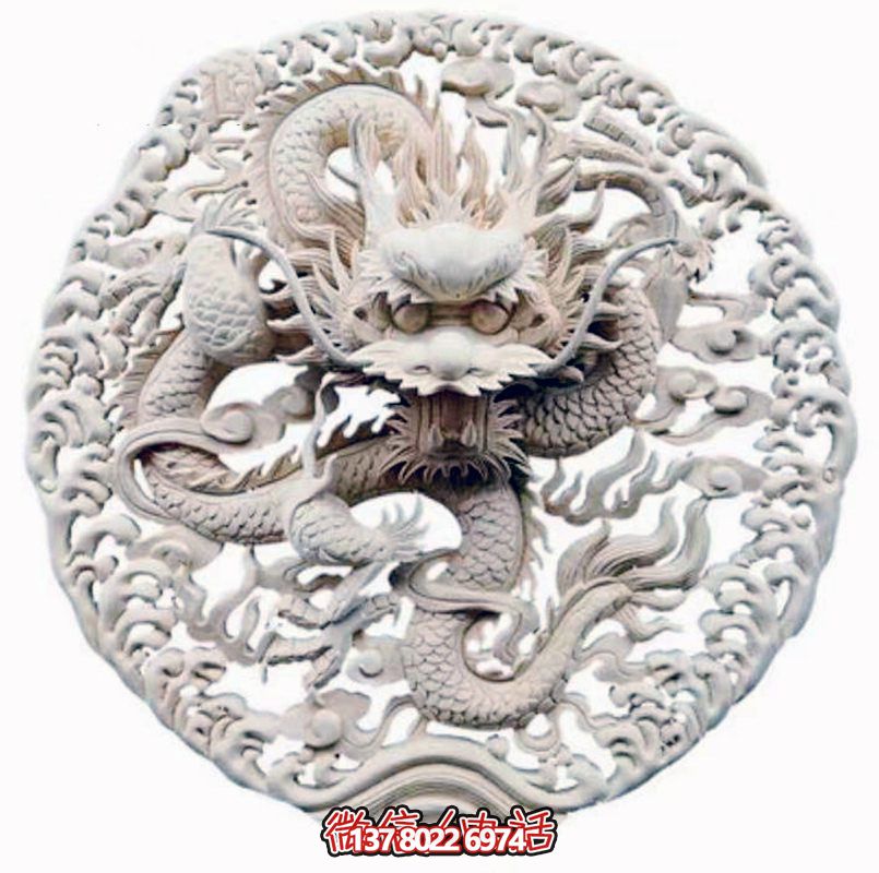 精美龍紋浮雕裝飾大門(mén)，點(diǎn)綴祠堂大門(mén)口