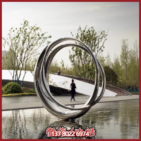 大型不銹鋼鏡面圓環(huán)擺件，點(diǎn)綴園林環(huán)境