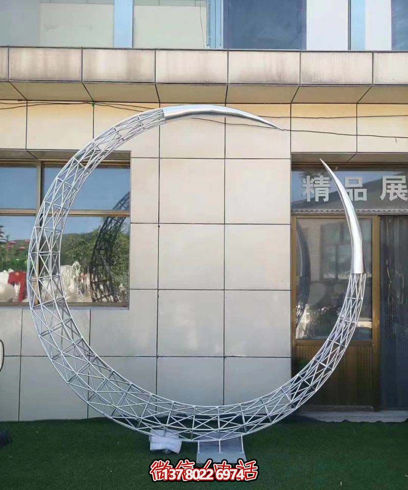 精致月亮雕塑，為您的別墅庭院增添美感