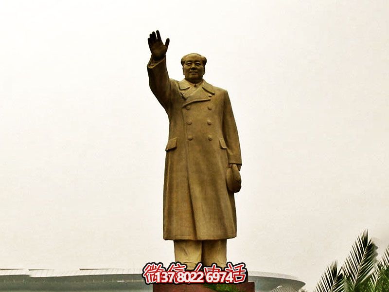 毛澤東偉人銅雕揮手，宣揚(yáng)偉大精神！