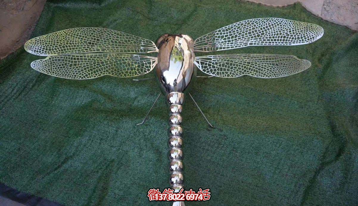 不銹鋼蜻蜓雕塑，點(diǎn)綴小區(qū)售樓部鏤空裝飾