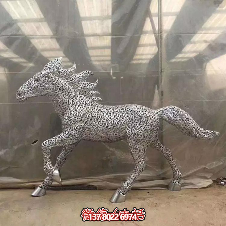 不銹鋼創(chuàng)意馬鏤空雕塑，為戶外廣場草地擺放