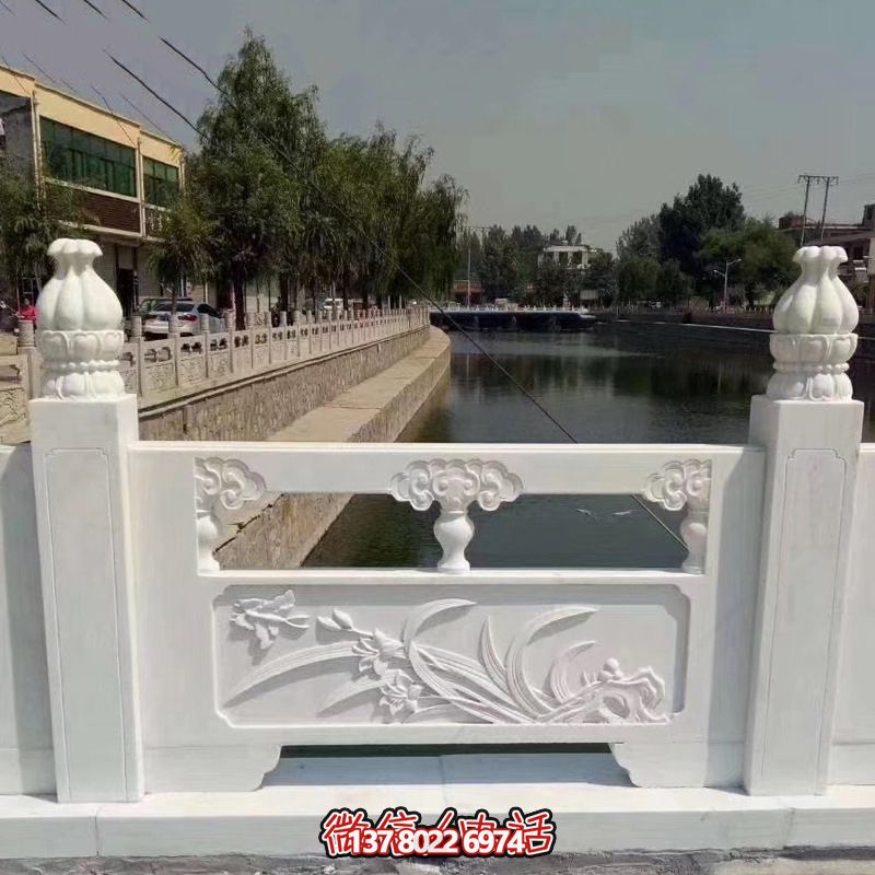 護(hù)城河精美石橋浮雕、漢白玉蘭花欄桿