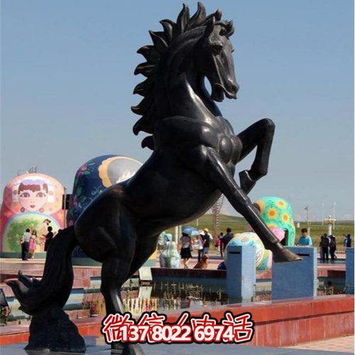 大型仿銅馬玻璃鋼雕塑，為廣場(chǎng)景觀增添無限精彩