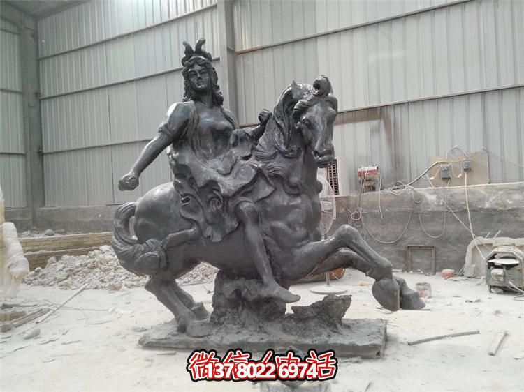超越傳統(tǒng)，探索未知的玻璃鋼騎馬擺件