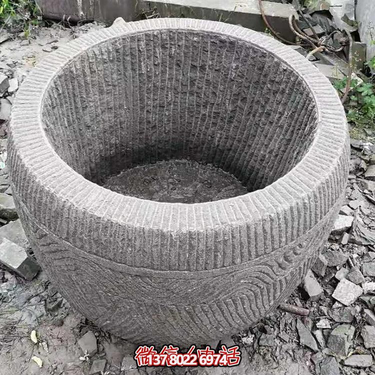 古老石槽，精致圓形養(yǎng)魚水缸