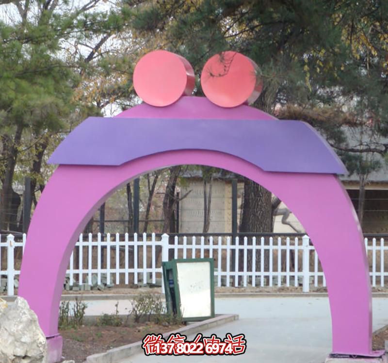 創(chuàng)意玻璃鋼愛(ài)心雕塑，裝點(diǎn)城市公園