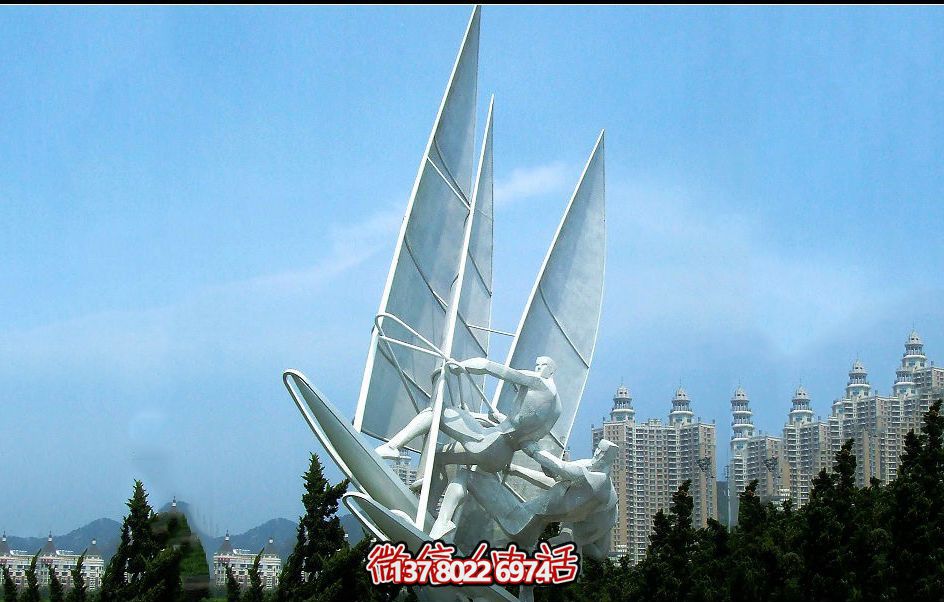 精美別墅鏤空雕塑點綴園林景觀，打造創(chuàng)意帆船