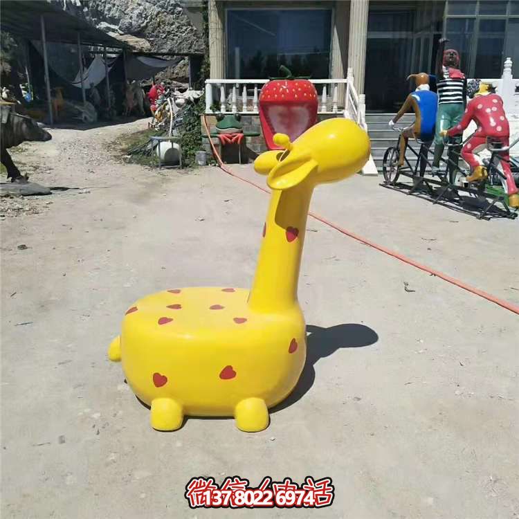 玻璃鋼長頸鹿擺件，安全可靠、適用于多種場景