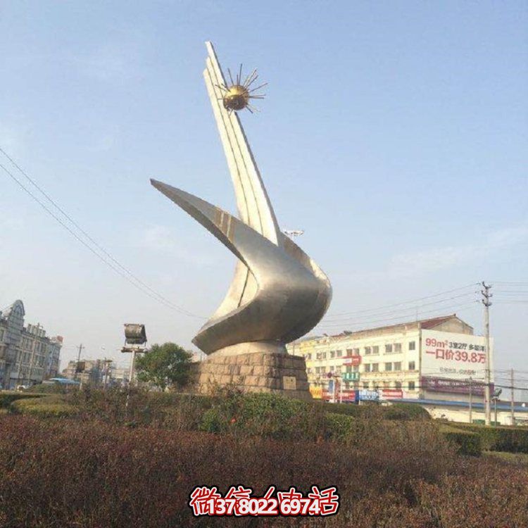 大型不銹鋼鏡面擺件，點(diǎn)綴美麗園林景觀